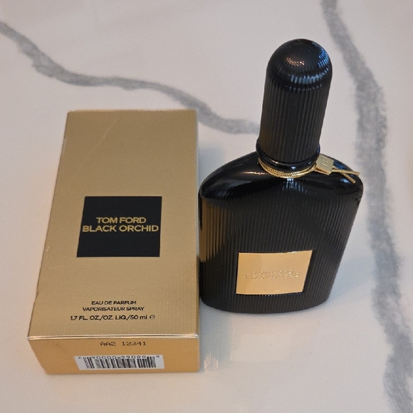 Tom Ford Black Orchid Perfume - Black and Gold - Picture 2 of 6
